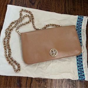 Nude patent leather story Tory Burch cross body/ clutch with chain strap